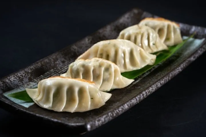 Steamed chicken dumplings on a banana leaf